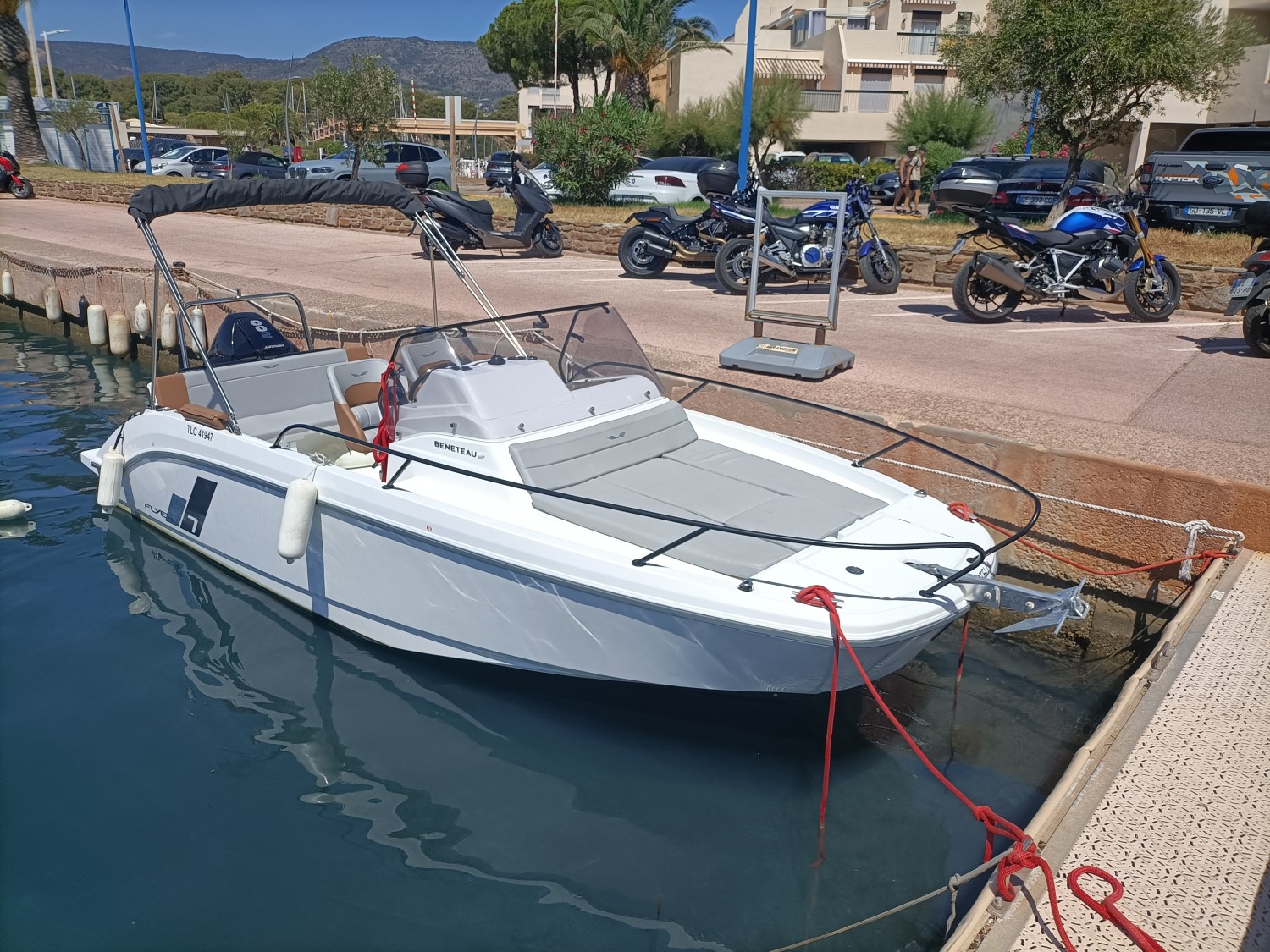 slider 0 Beneteau Flyer 7 SUNdeck